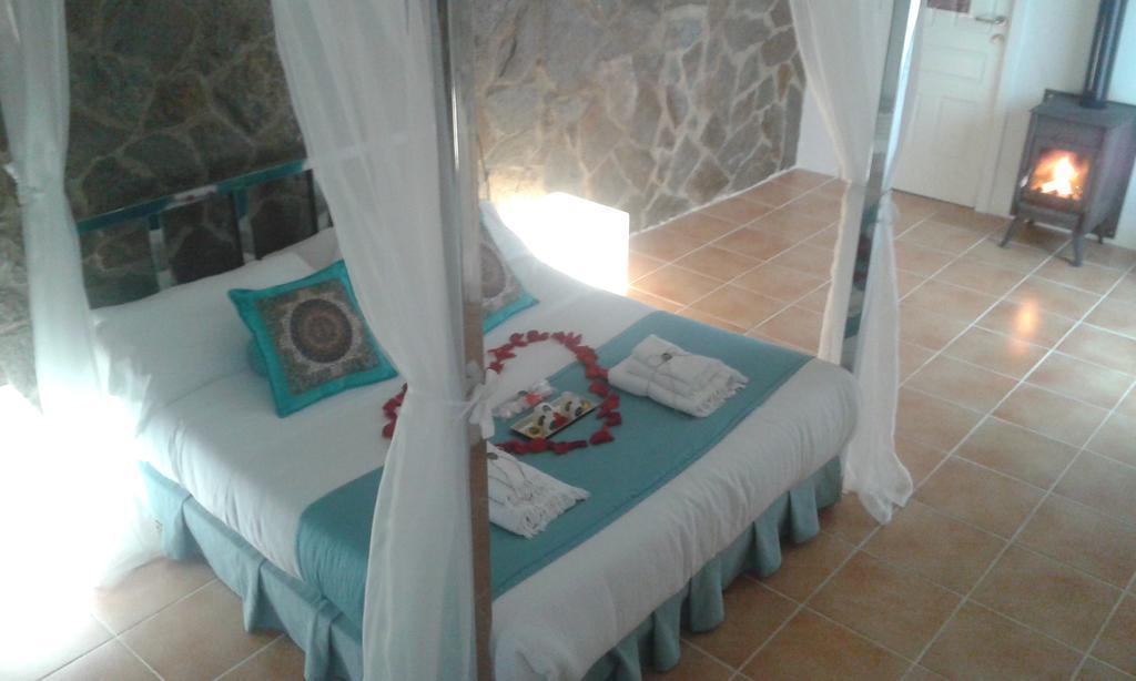 Pensión Isla - Couples Only Casas de Cuadra Exterior foto